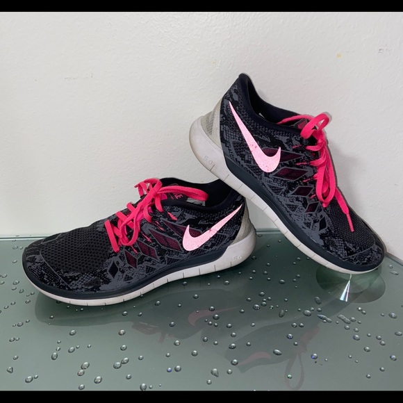Women's Nike Free 5.0 Gray w/ Hot Pink Size 7.5 - Picture 2 of 6